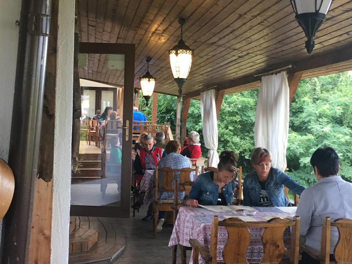 Hanu Lu Mos Opinca Deva Bagian luar foto