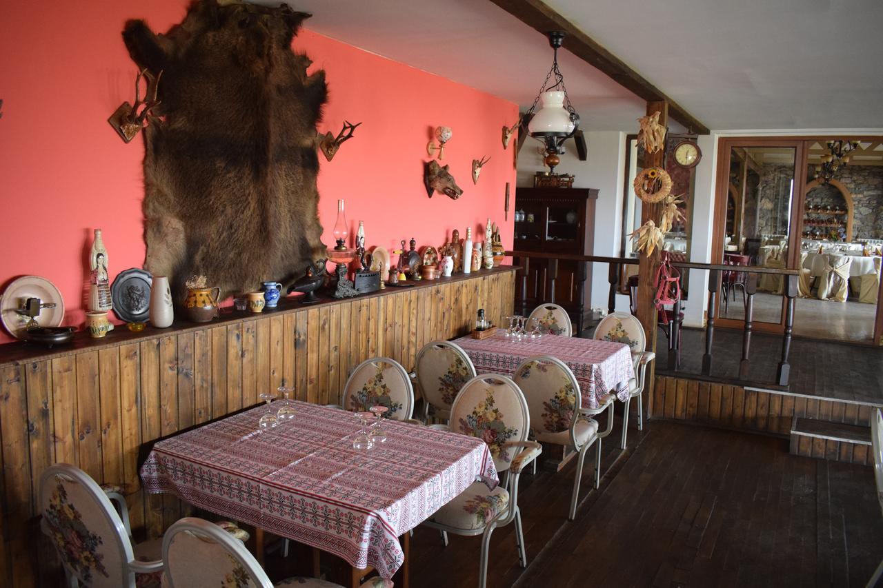 Hanu Lu Mos Opinca Deva Bagian luar foto